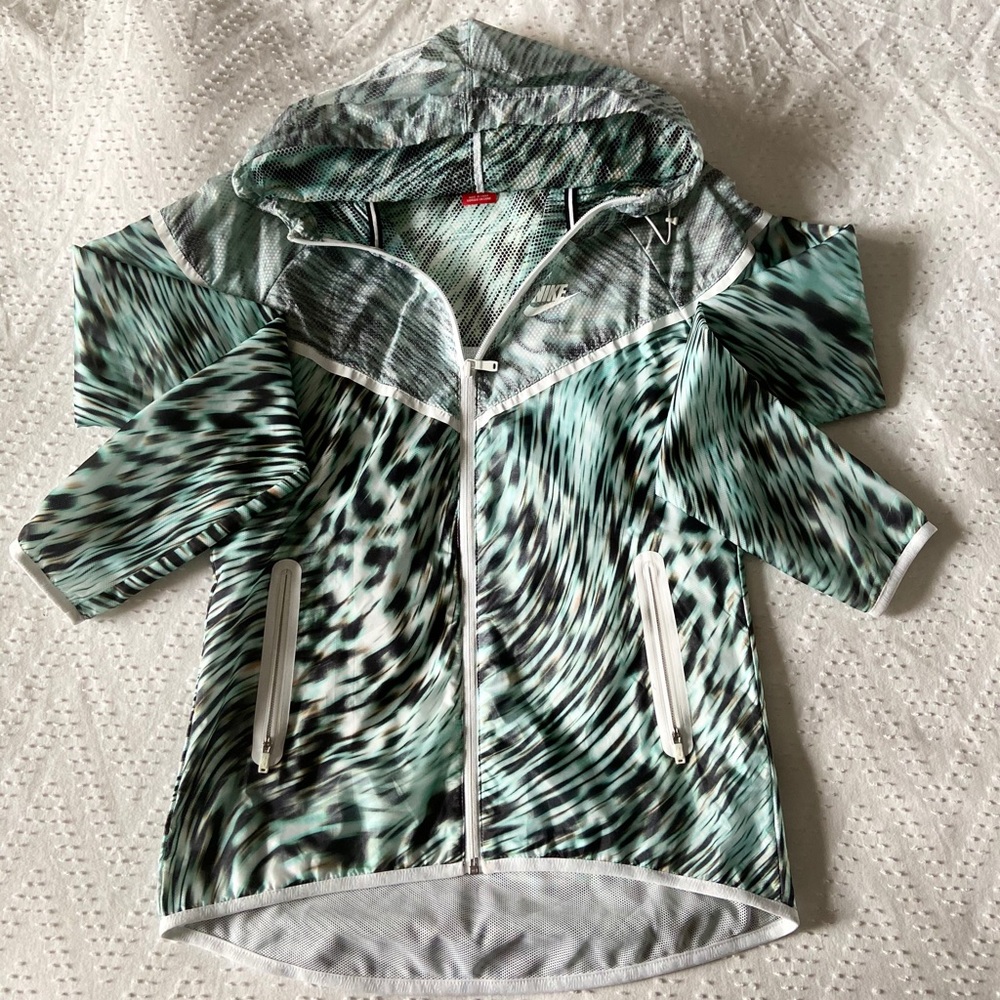 Nike wind breaker